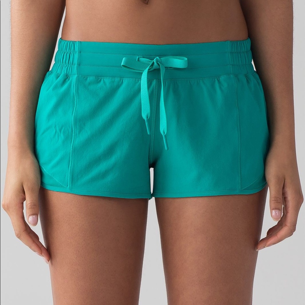 Lululemon Hotty Hot Short 2.5